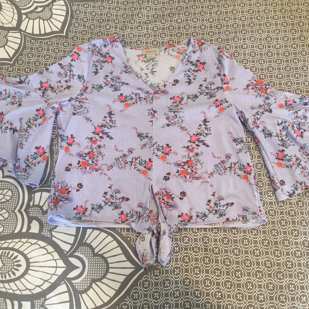Bell Sleeve Passport Crop Top Large